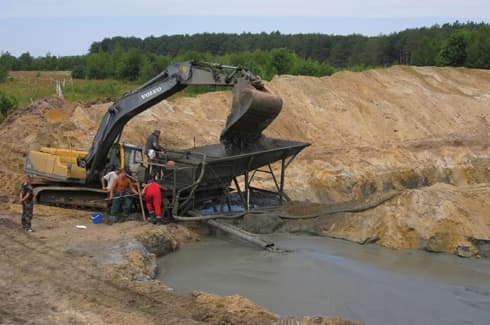 Wydobycie bursztynu w kopalni Wołodymyrec Wschodni w Ukrainie