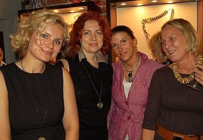Na zdjęciu od lewej: Marta Basińska - Manufaktura Bursztynu S&A, oraz projektantki: Paulina Binek, Izabela Gutowska i Danuta Burczik-Kruczkowska
