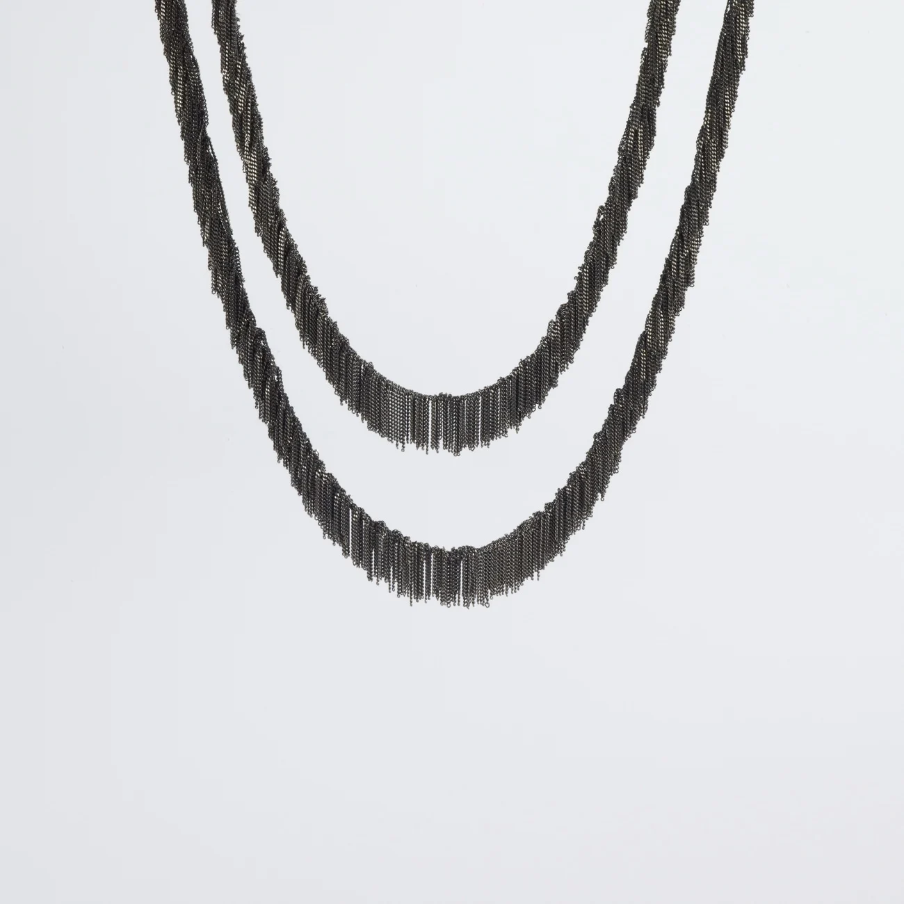 Klaudia milic międzynarodowej kolekcji współczesnej sztuki złotniczej ze zbiorów galerii sztuki w legnicy