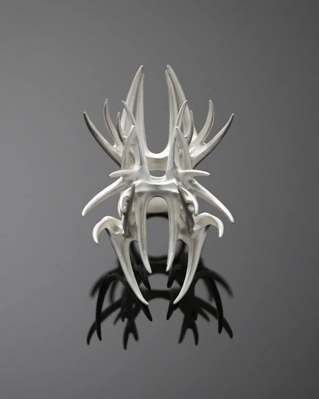 Eero hintsanen – pierścionek „kraken”