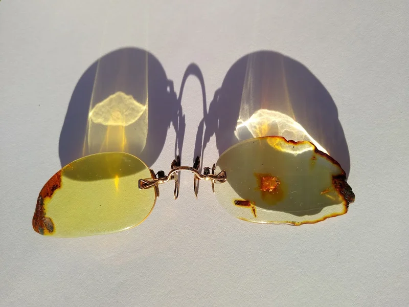 Jarosław kolec: bursztynowe okulary