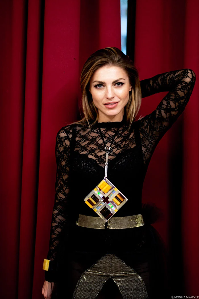 Magdalena arłukiewicz (moda) & aleksander gliwiński (biżuteria). fot. monika mraczek