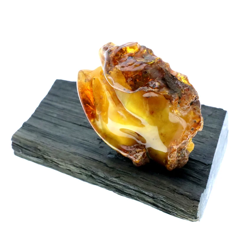 Barbara gronuś dutko obiekt "Źródło": bursztyn bałtycki, srebro, 1986