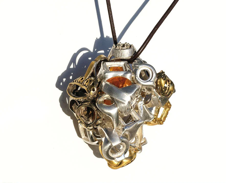 Giedymin jabłoński wisior: bursztyn bałtycki, srebro, srebro złocone