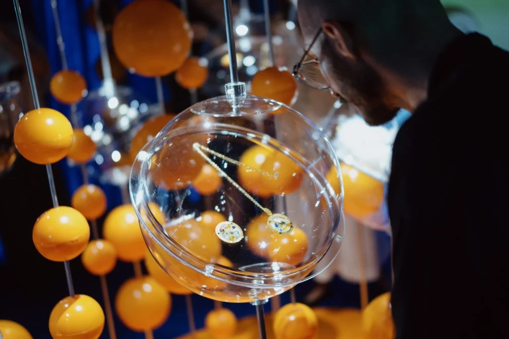 „kapsuła przyszłości / treasure box of the future” biżuteria tomasza kargula. fot. bartosz bańka