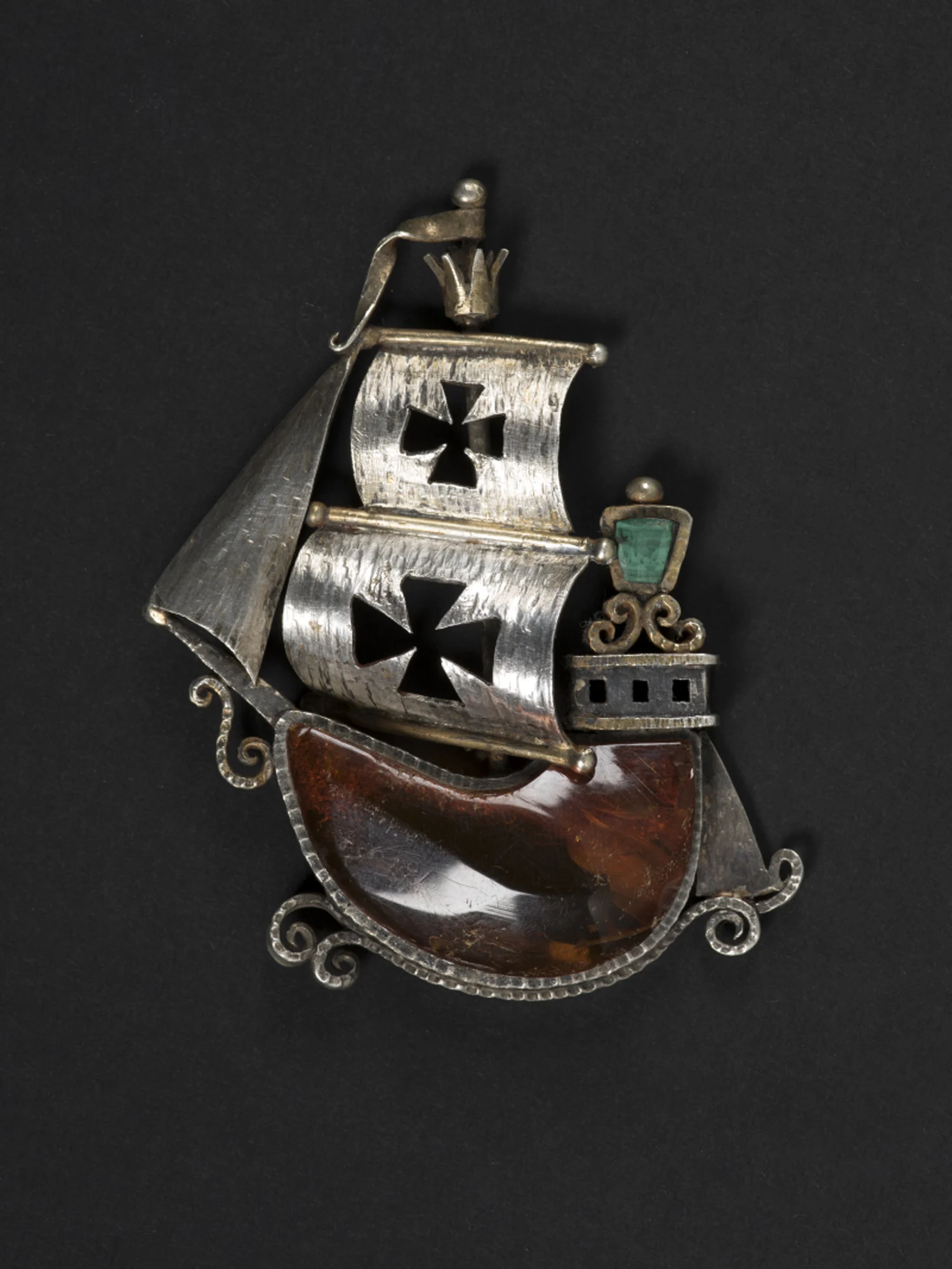 Mieczysław różycki: wisior. fot. muzeum gdańska