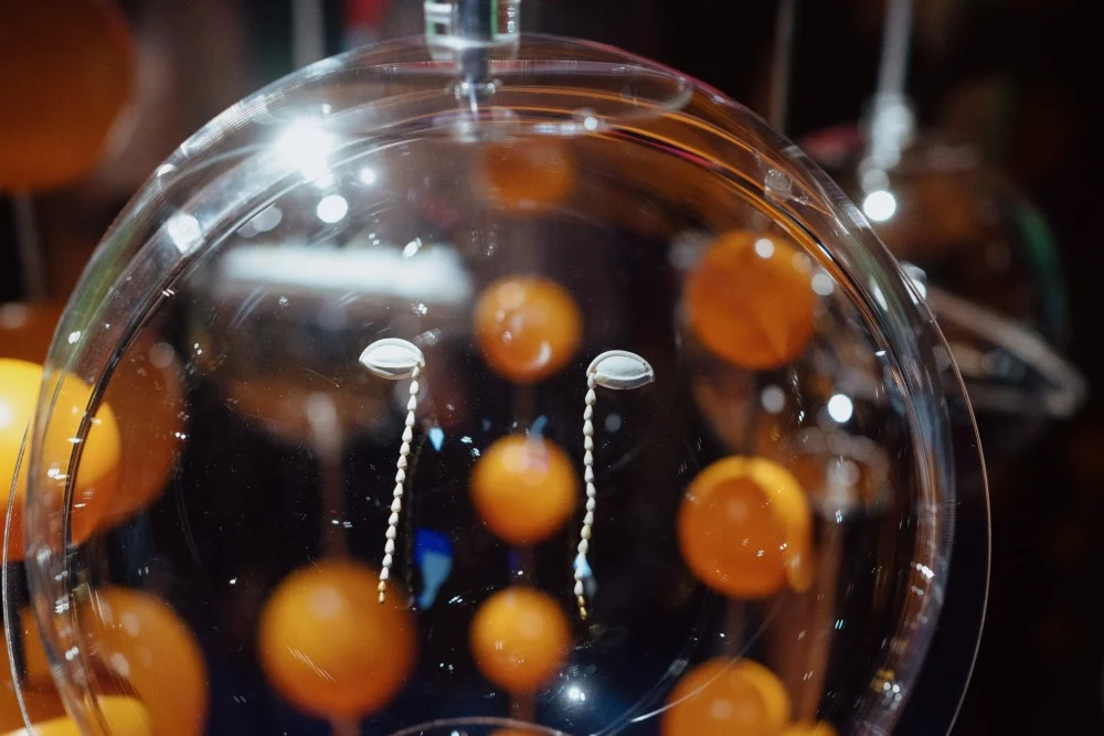 „kapsuła przyszłości / treasure box of the future” biżuteria macieja rozenberga. fot. bartosz bańka