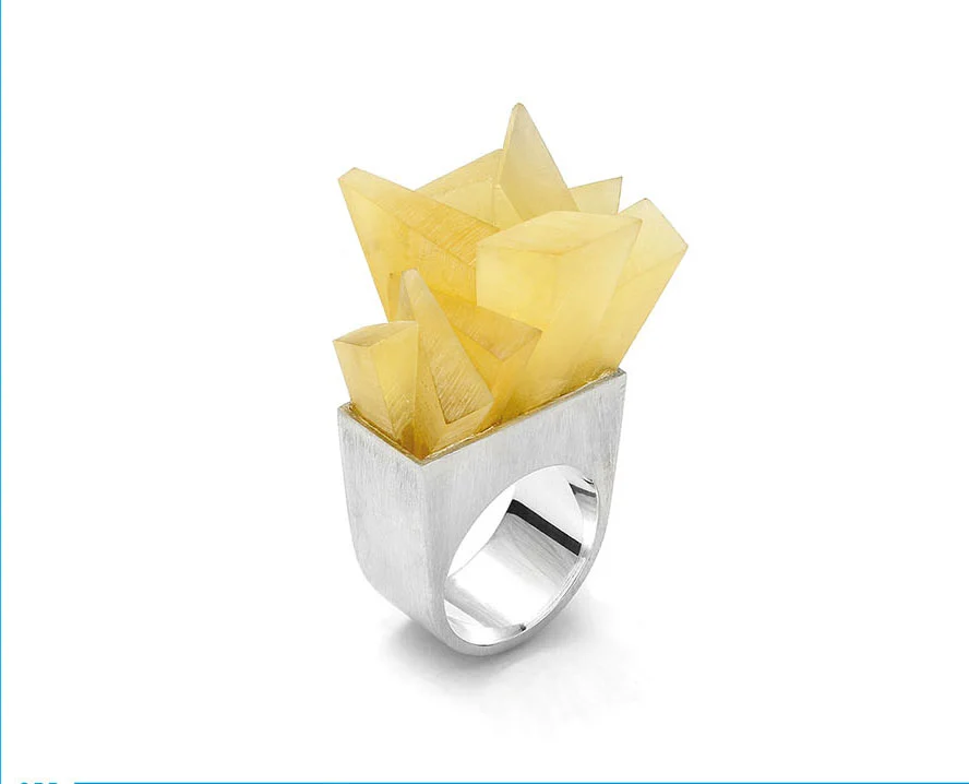 Dorota cenecka: pierścionek bursztyn bałtycki, srebro