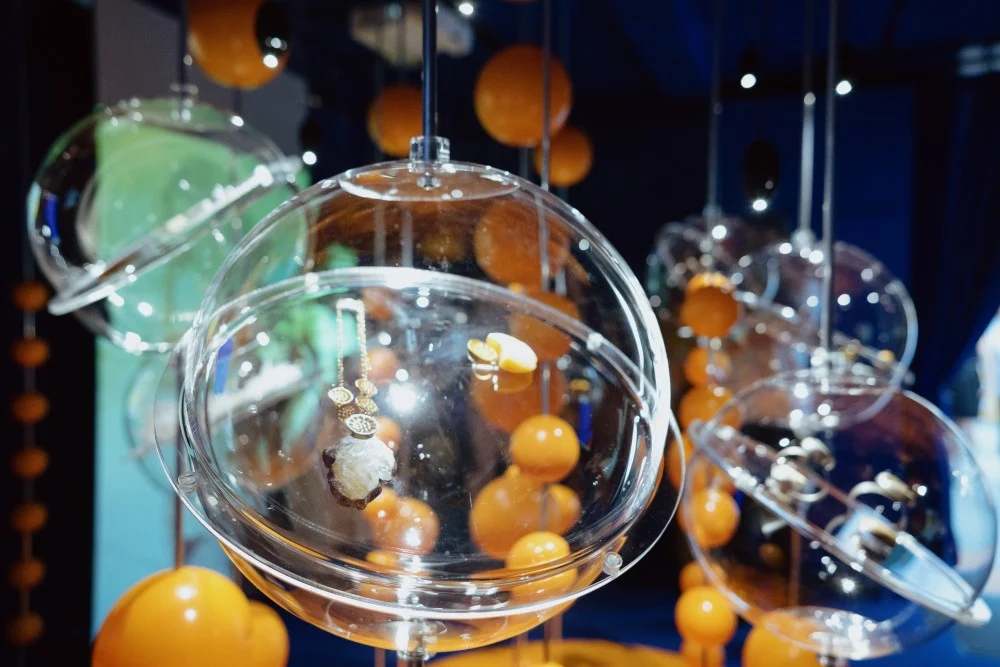 „kapsuła przyszłości / treasure box of the future” biżuteria ireneusza glazy. fot. bartosz bańka