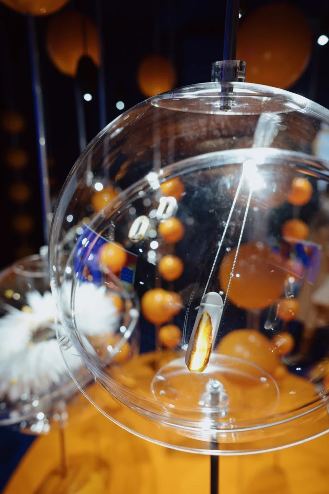 „kapsuła przyszłości / treasure box of the future” biżuteria emilii kohut. fot. bartosz bańka