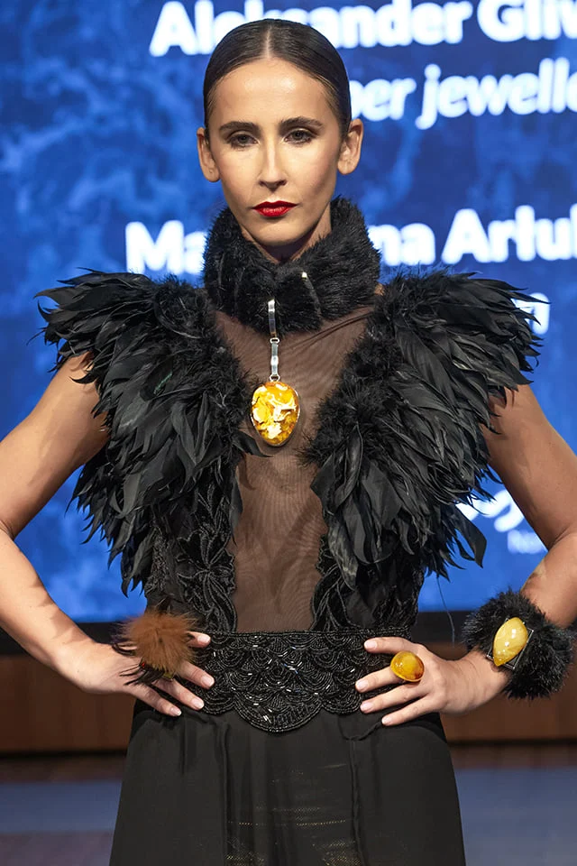 „belle epoque lo lo fuller”: magdalena arłukiewicz (moda) i aleksander gliwiński (biżuteria). fot. jacek ożóg