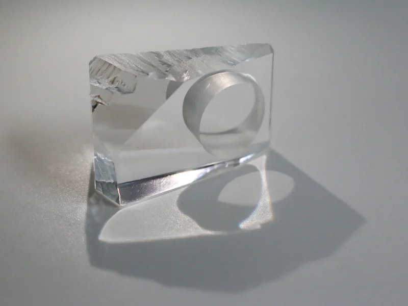 Jarosław kolec: pierścień z kryształu górskiego