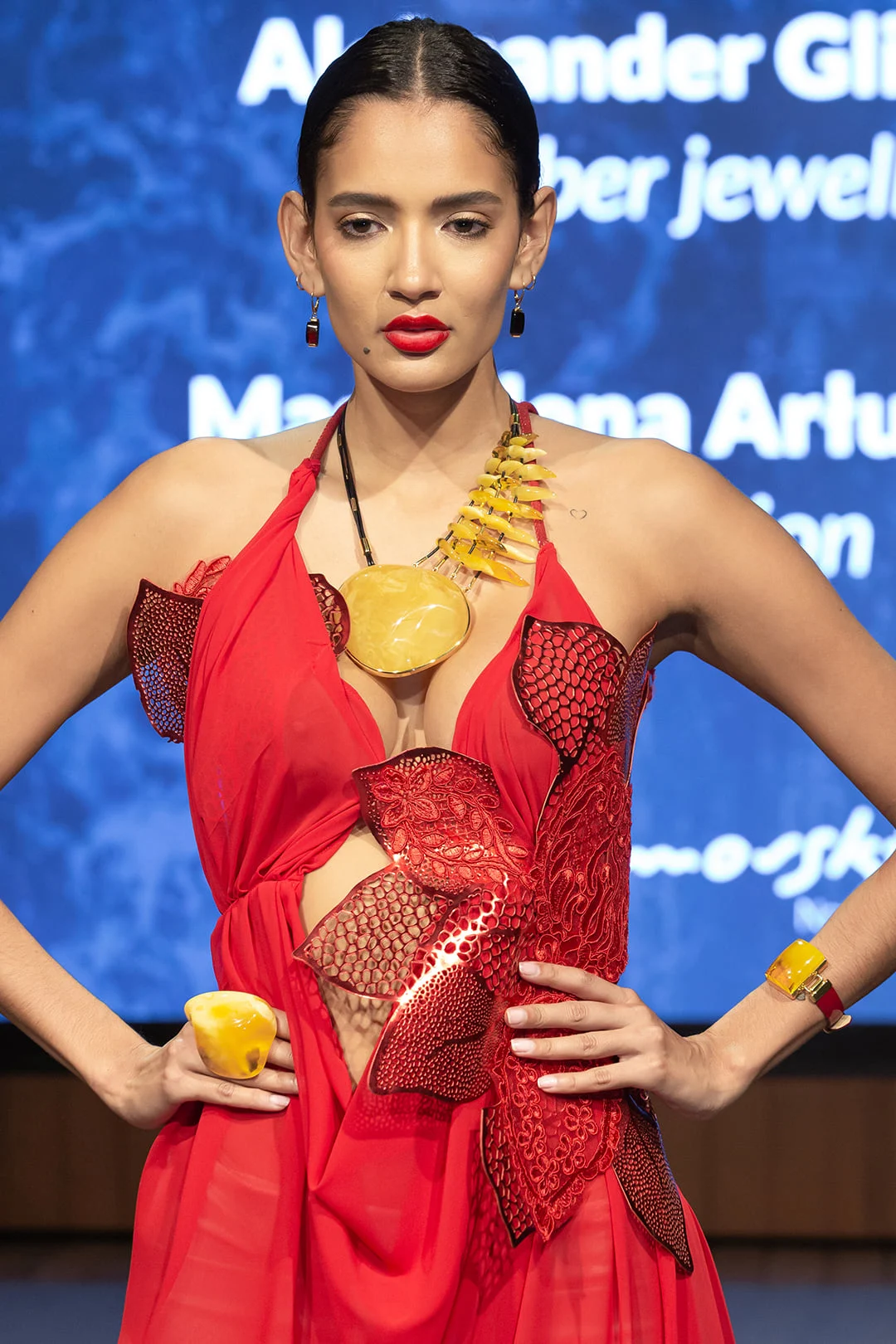 „belle epoque lo lo fuller”: magdalena arłukiewicz (moda) i aleksander gliwiński (biżuteria). fot. jacek ożóg