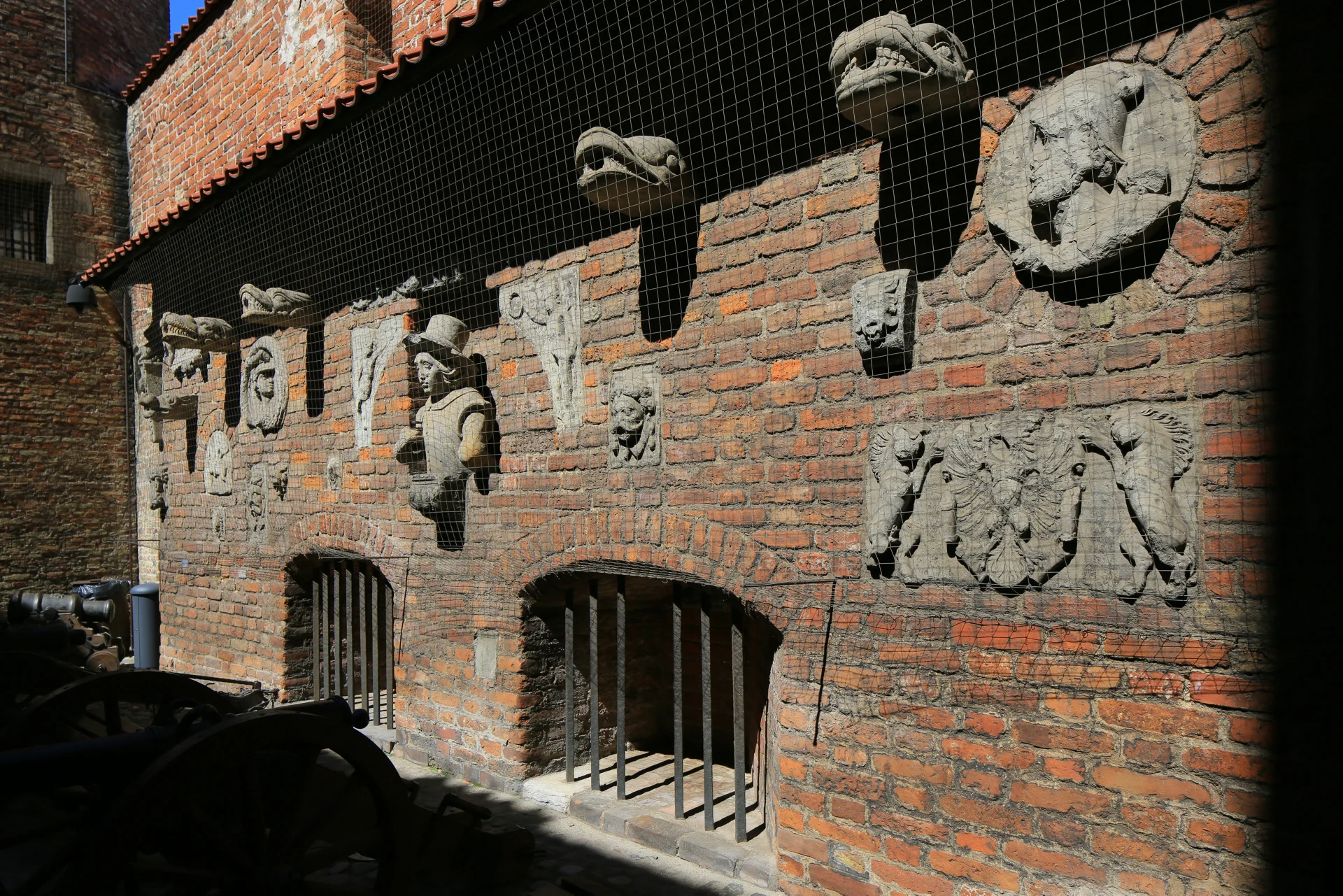 Dziedziniec wewnętrzny w zespole przedbramia. fot. dariusz kula