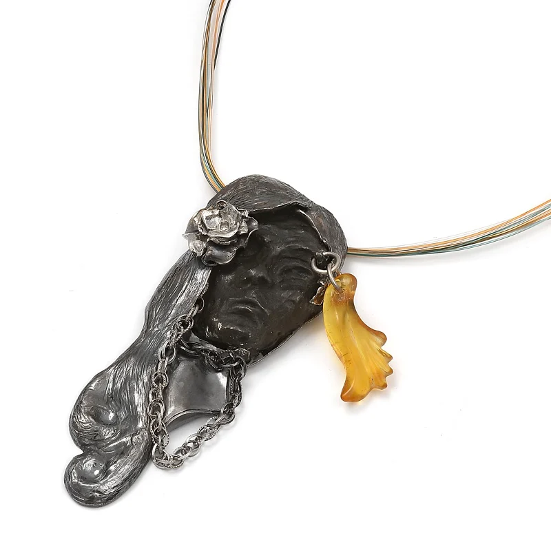 Wyróżnienie artur radkowski za pracę „dziewczyna z bursztynem”