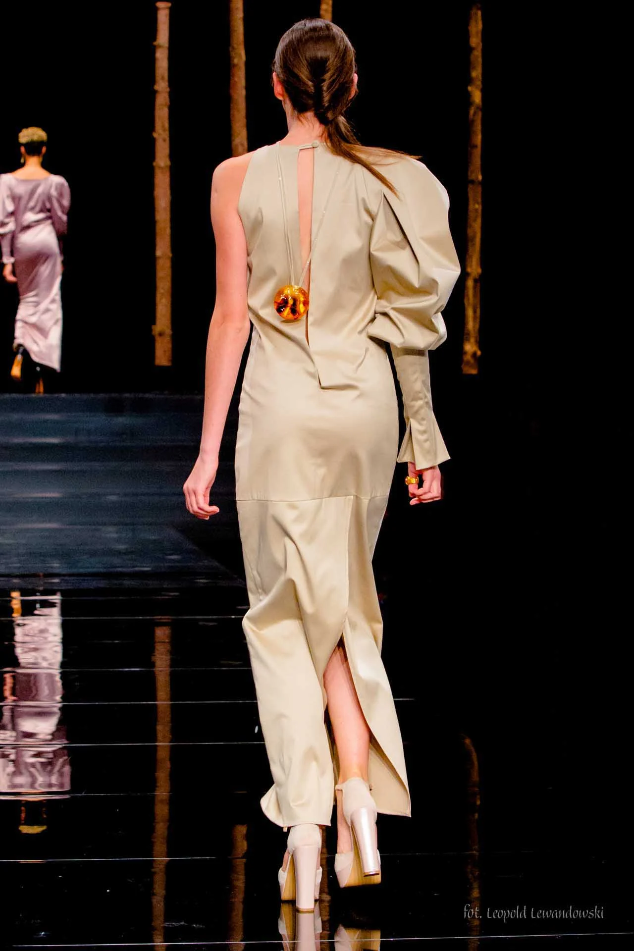 Pokaz joanny weyny (moda) i art7 wojciech kalandyk (biżuteria) w teatrze szekspirowskim. fot. leopold lewandowski