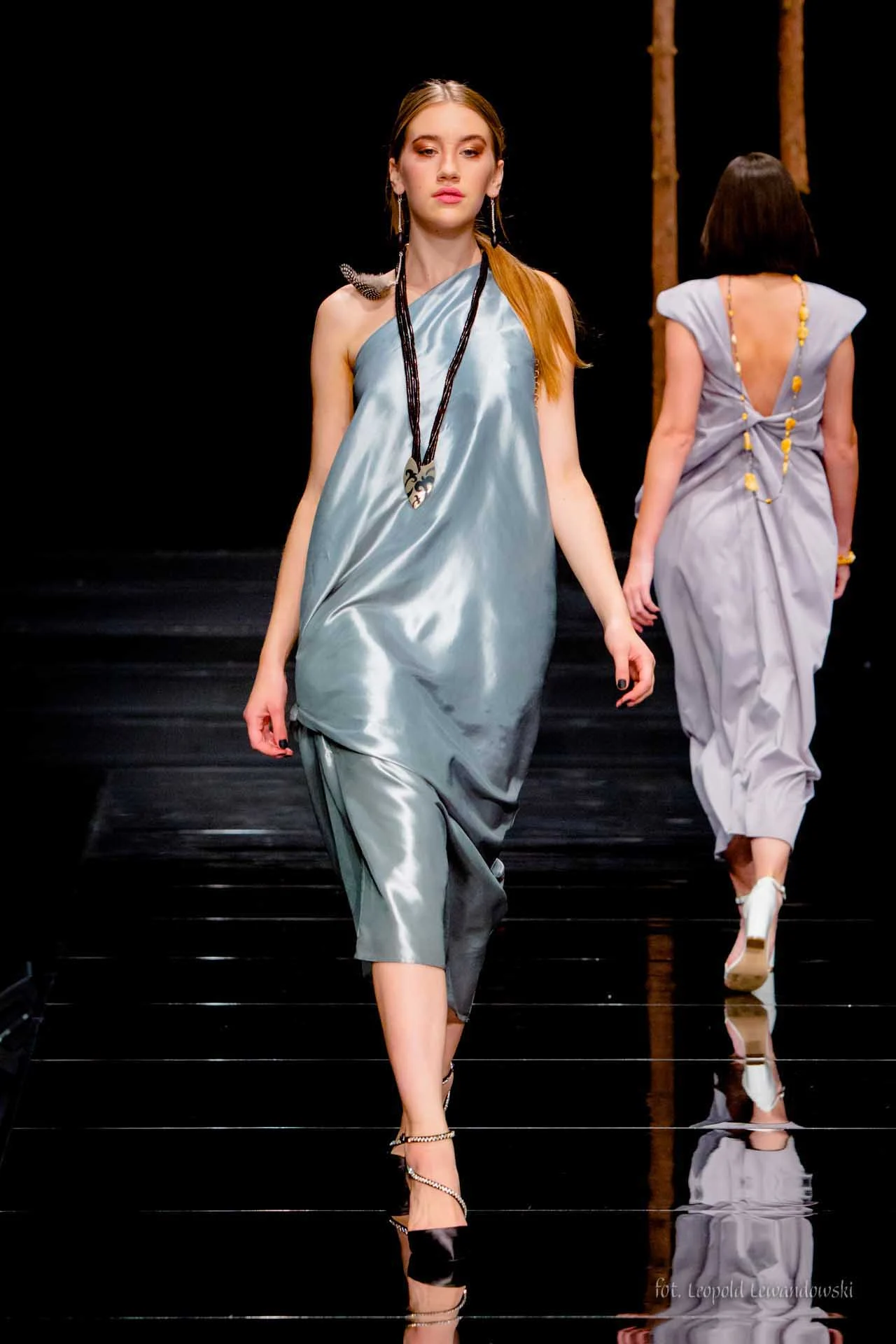 Pokaz joanny weyny (moda) i art7 wojciech kalandyk (biżuteria) w teatrze szekspirowskim. fot. leopold lewandowski