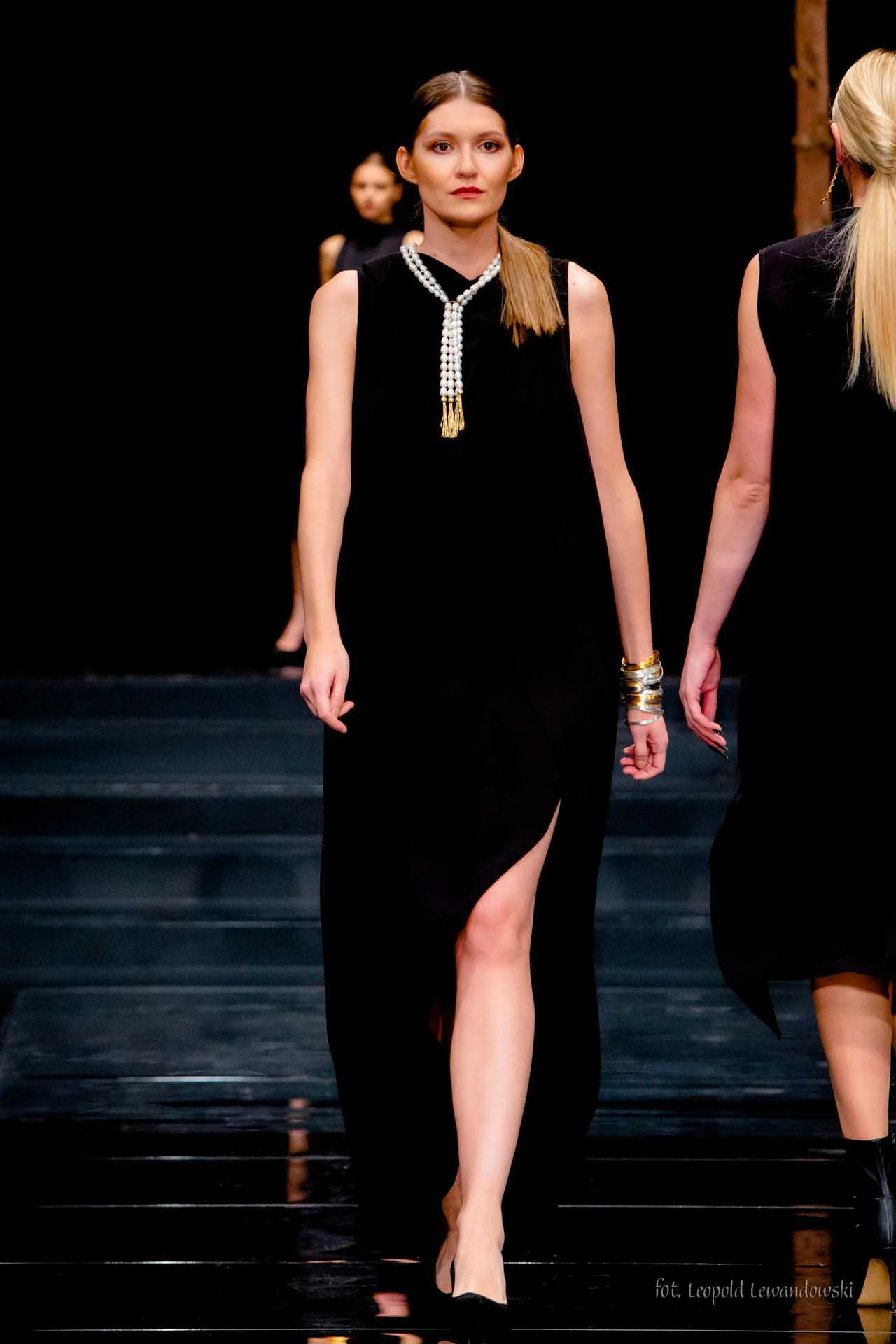 Pokaz joanny weyny (moda) i art7 wojciech kalandyk (biżuteria) w teatrze szekspirowskim. fot. leopold lewandowski