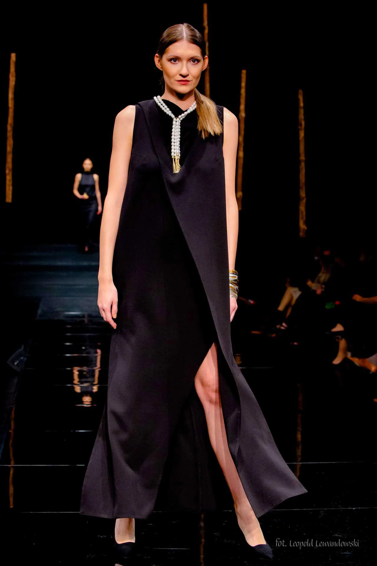 Pokaz joanny weyny (moda) i art7 wojciech kalandyk (biżuteria) w teatrze szekspirowskim. fot. leopold lewandowski