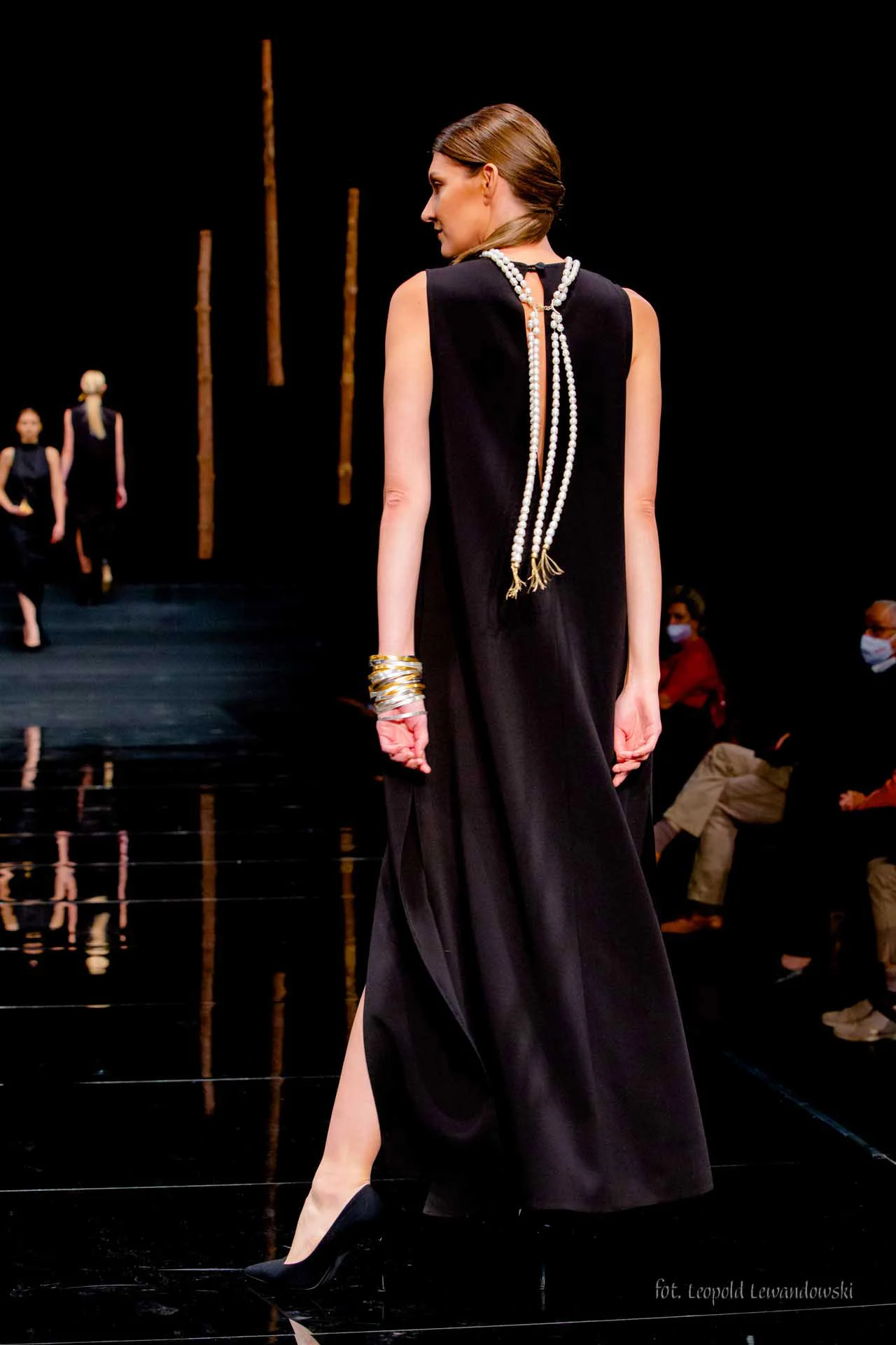Pokaz joanny weyny (moda) i art7 wojciech kalandyk (biżuteria) w teatrze szekspirowskim. fot. leopold lewandowski