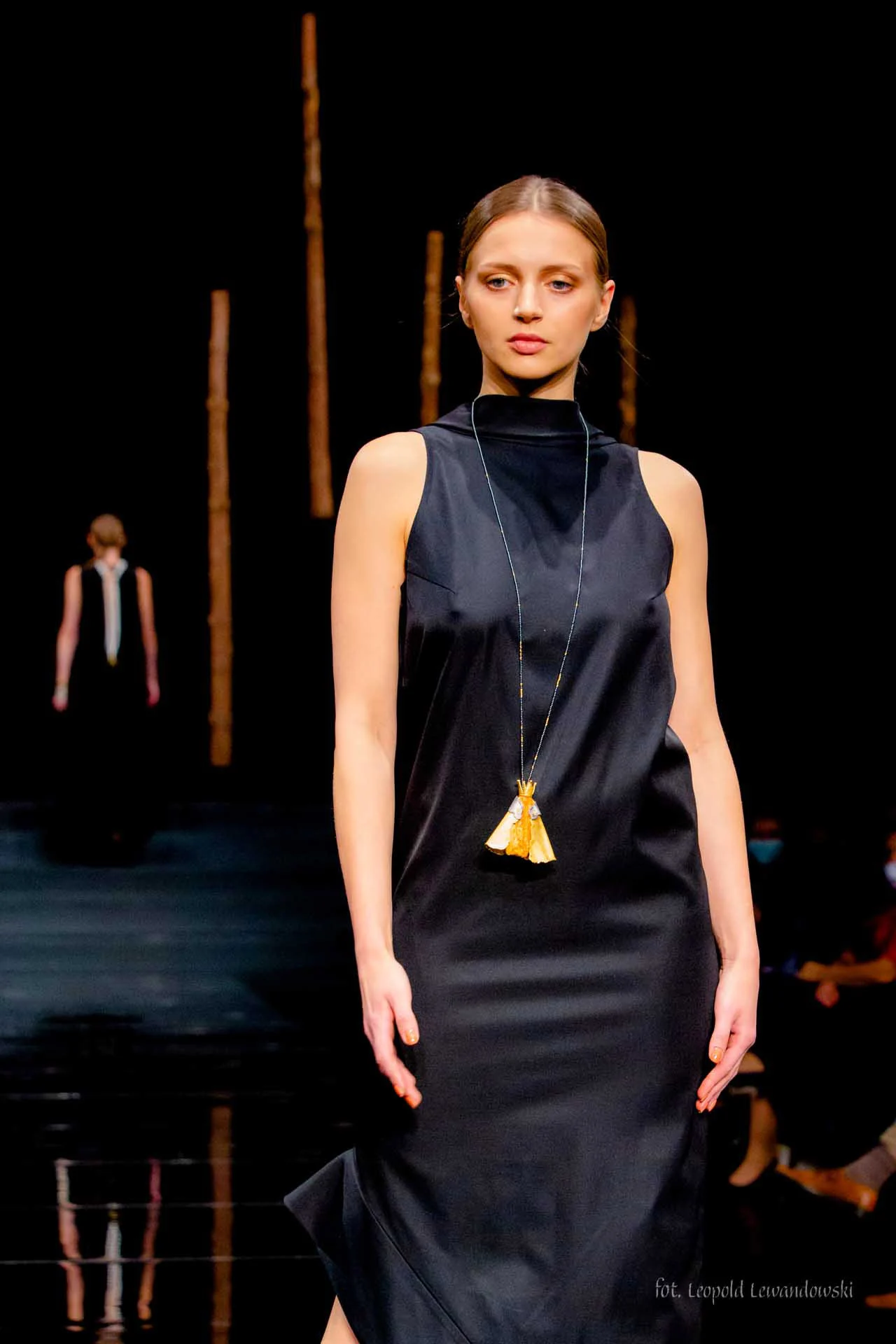 Pokaz joanny weyny (moda) i art7 wojciech kalandyk (biżuteria) w teatrze szekspirowskim. fot. leopold lewandowski