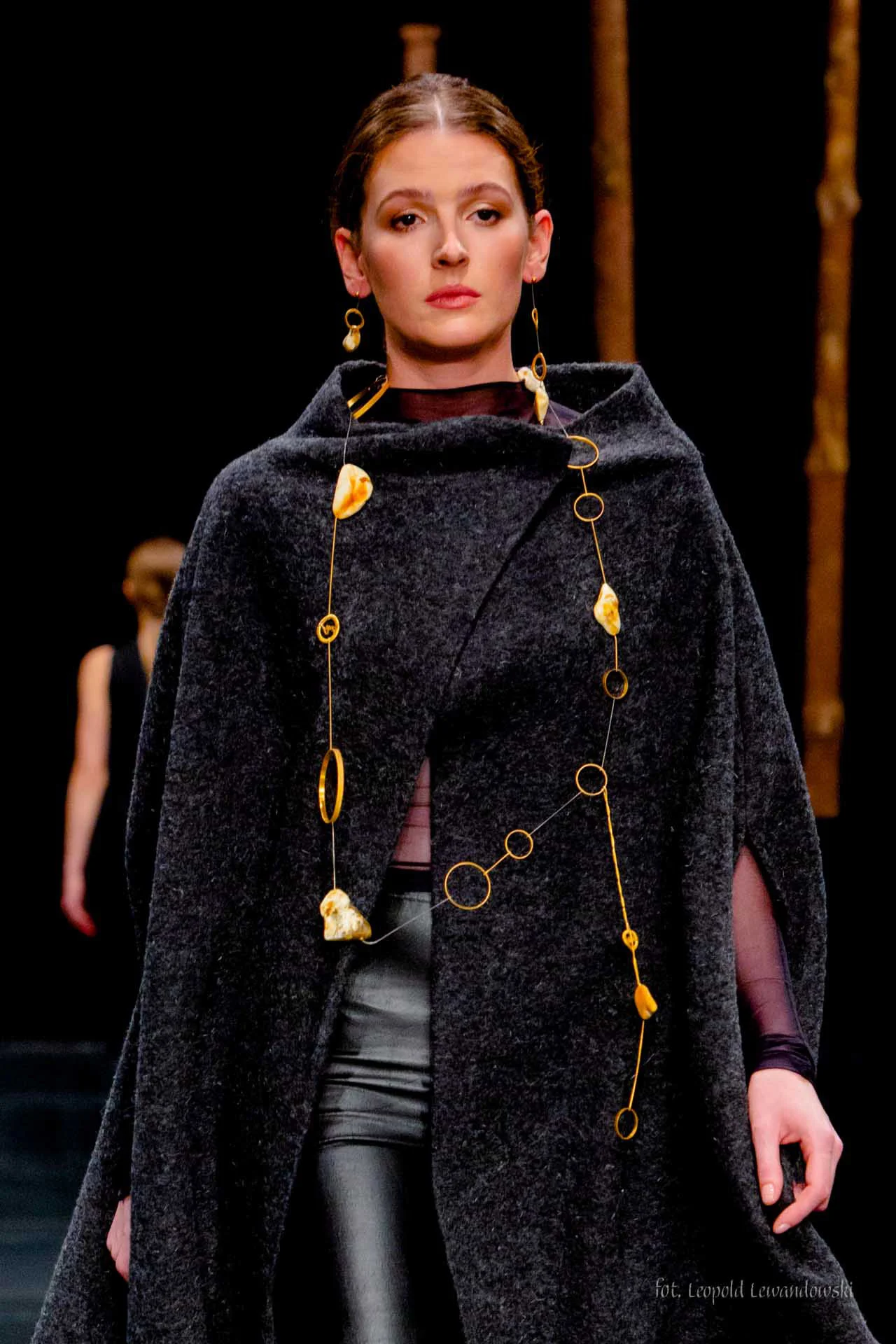 Pokaz joanny weyny (moda) i art7 wojciech kalandyk (biżuteria) w teatrze szekspirowskim. fot. leopold lewandowski