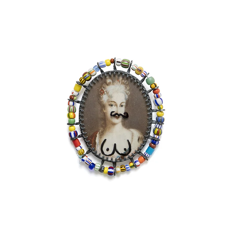 Schmuck 2023: geraldine fenn – brosza „colonial comeuppance”