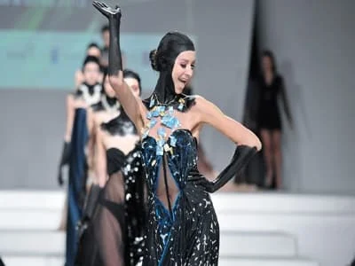 Michał Starost (stroje) & S&A reprezentowana przez studentki gdańskiej ASP