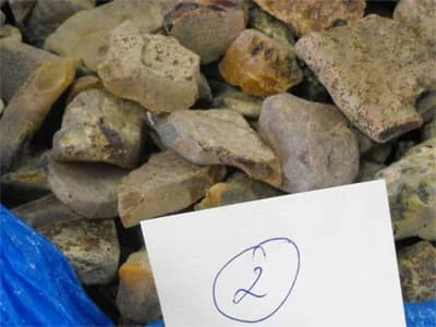 Trzygramowe bryłki bursztynu