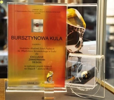 Studenci ASP nagrodzili unikalną formę i ciekawe zestawienie kształtów pierścionka