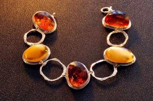 Bursztyn Ukrainy: bransoleta z bursztynem