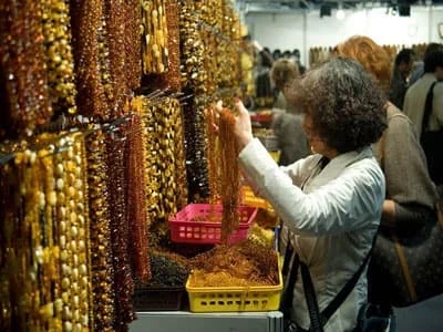 Obecnie największym problemem rynku jest nieopisany bursztyn modyfikowany oraz jego imitacje