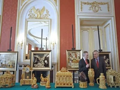 Bogdan Zdrojewski i Lucjan Myrta na wystawie jego dzieł