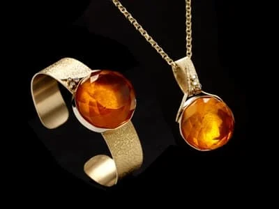 Dorota Cenecka: bursztyn bałtycki, żółte złoto