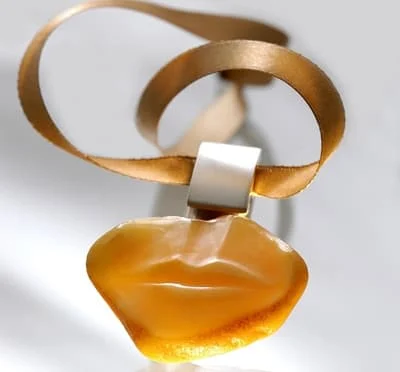 Każdy naszyjnik "Bursztynowe Usta" jest inny