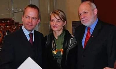 Joanna Grążawska w towarzystwie antykwariusza Georga Laue i dyrektora MHMG Adama Koperkiewicza