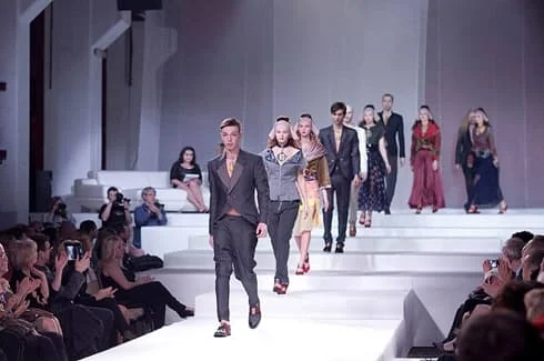 Pokaz "Gothic in Paris" Joli Słomy i Mirka Trymbulaka z biżuterią Danki Czapnik na Gali Mody i Bursztynu Amber Look 2014