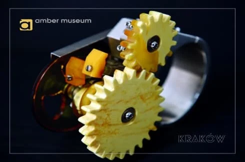 Unikatowa bransoleta srebrna z bursztynowymi trybami autorstwa Jacka Barona