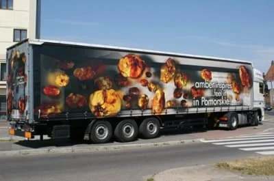 Bursztynowy tir nadal jeździ po Europie, promując bursztyn i Pomorskie