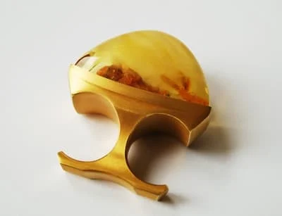 Pierścionek "Grzechotka". design: Sławomir Fijałkowski, prototyp: Studio Projektowe S&A