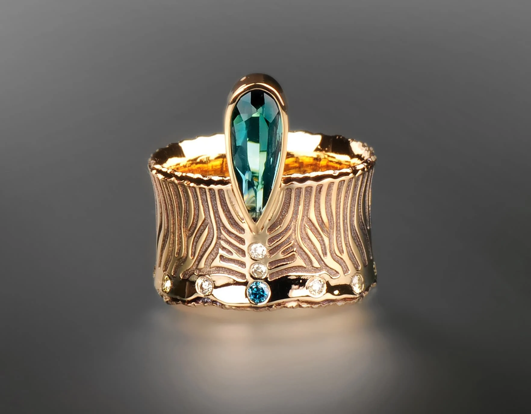 Na co zwrócić uwagę, kupując biżuterię? Na zdjęciu pierścionek autorstwa Margity Grabowskiej (Margisa)