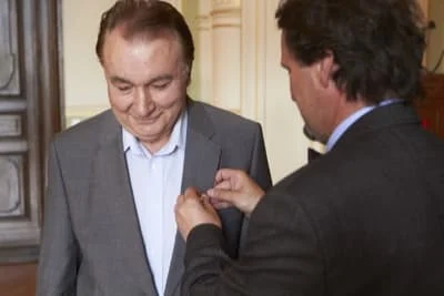 Prezes MSB Mariusz Drapikowski uhonorował Lucjana Myrtę