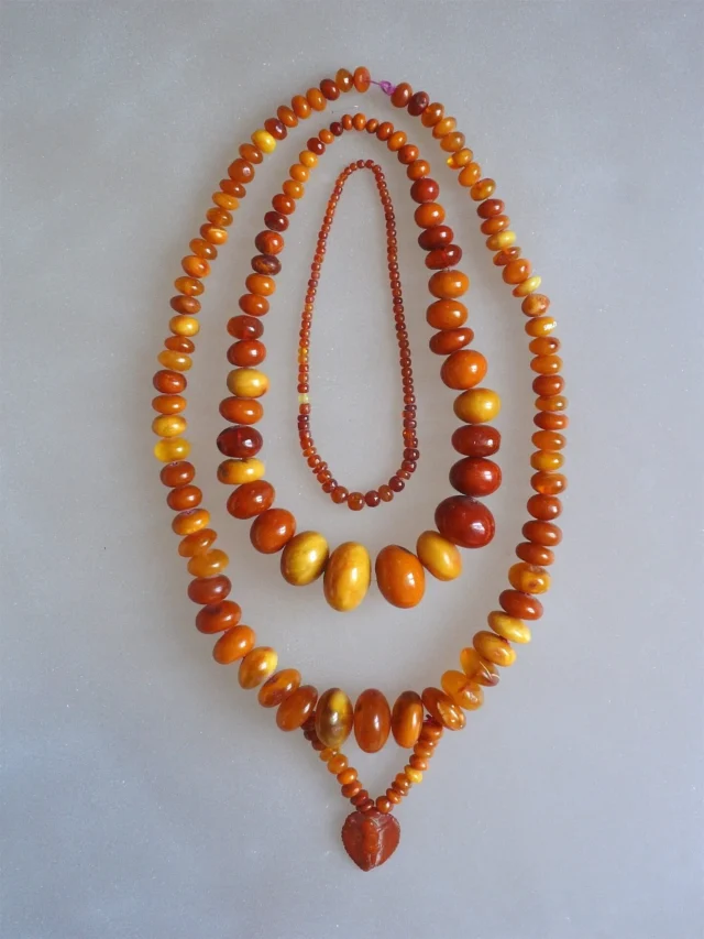 Museum lomza set of necklaces